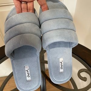 NWT Qupid Kylo Slides